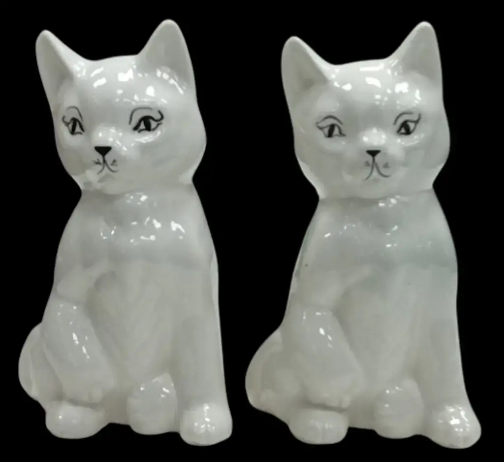 2 White Ornament Cats