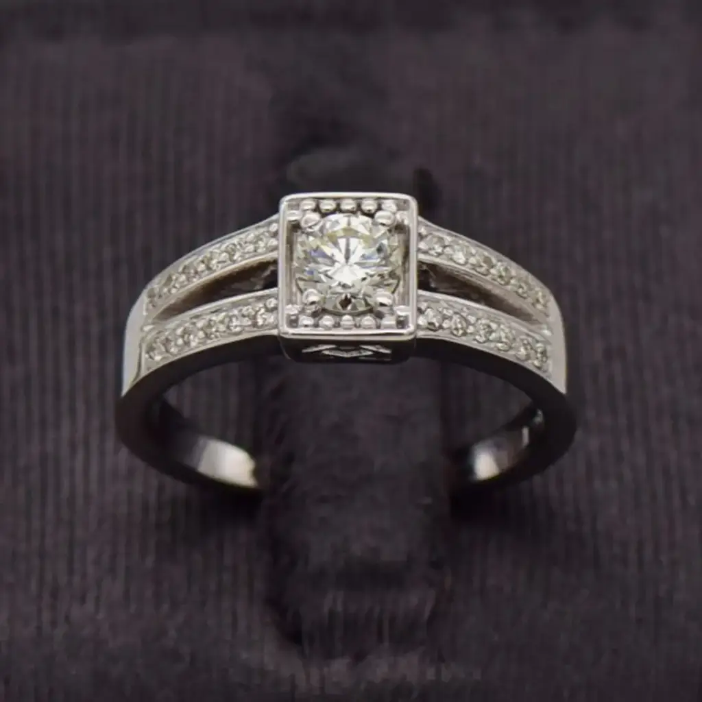 18Ct White Gold Engagement Ring