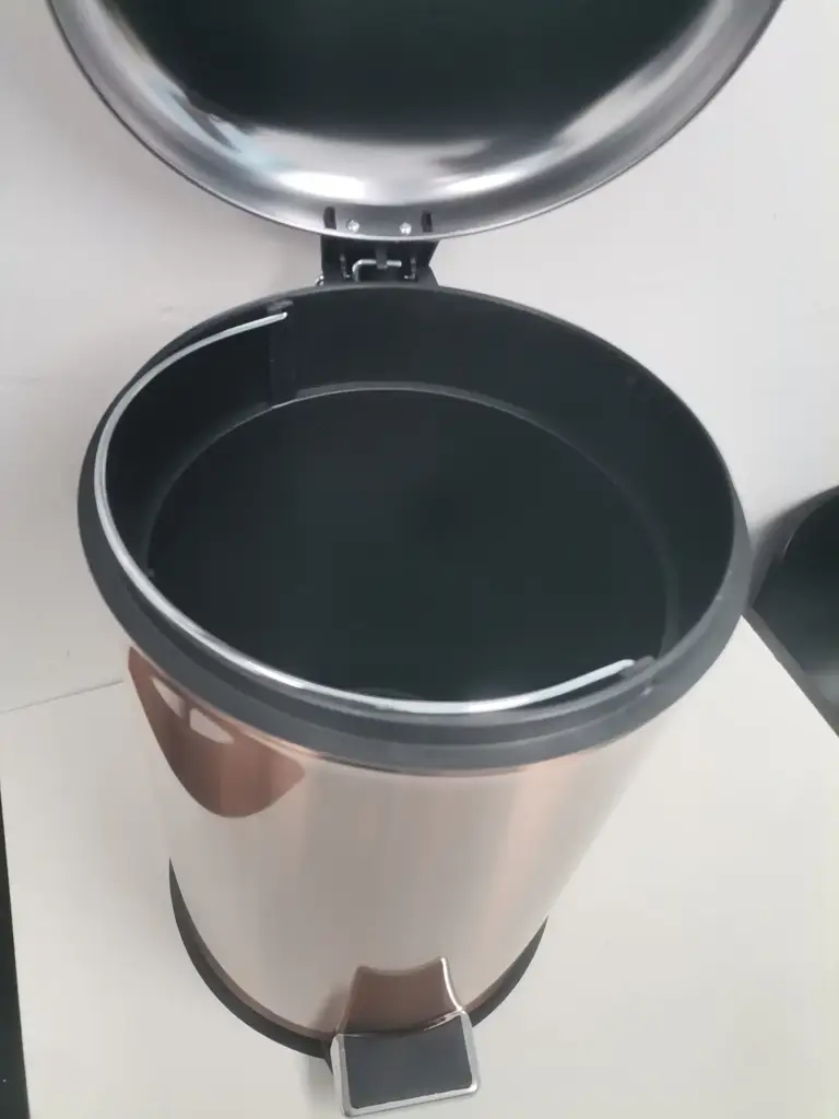 20L Dustbin With Bucket - View 2