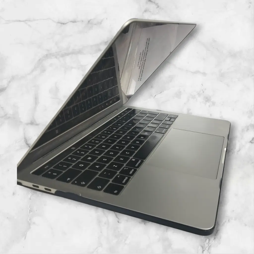 Apple Macbook I5 Core - View 2
