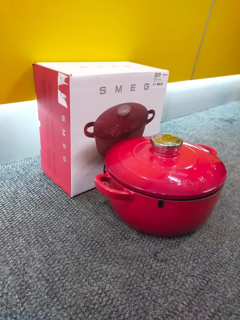 Smeg 24Cm Cast Iron Casserole - View 3