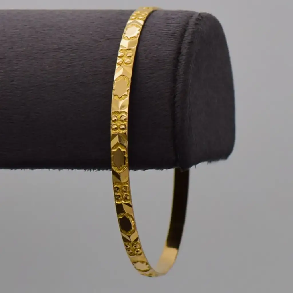 18ct Yellow Gold Bangle Pattern