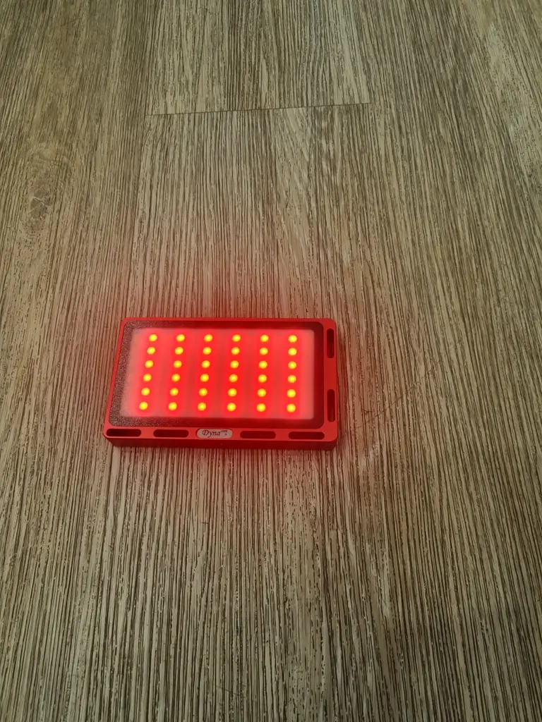 Dynacore D-120R Rgb Pocket Led Video Light - View 2