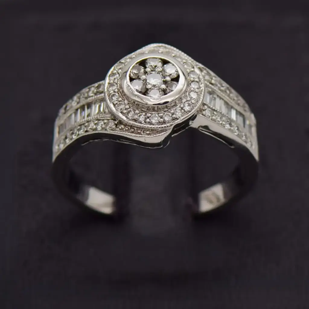 18Ct White Gold Dress Ring