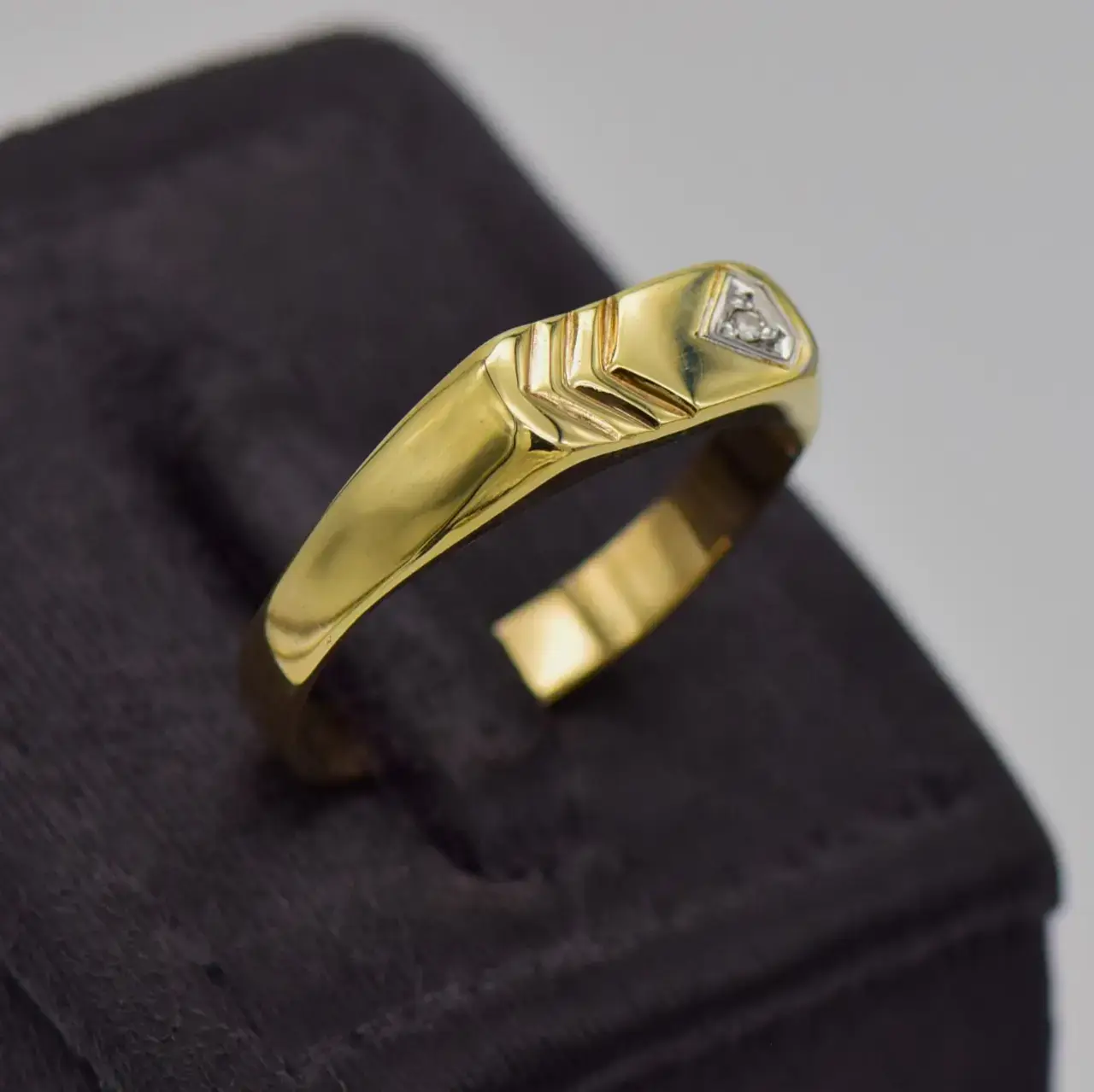 9ct Yellow Gold Men's Ring - View 2