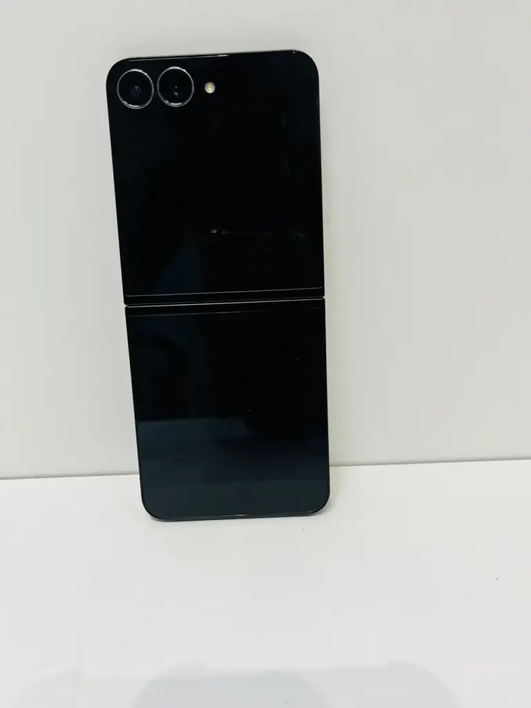 Samsung Galaxy Z Flip7 Fe 5G (Dual Sim) - View 4
