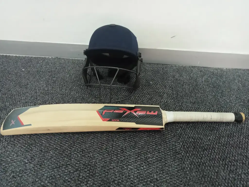 Maxed Cricket Set - View 2
