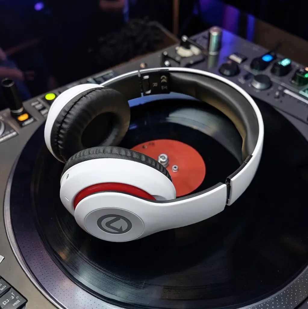 Volcano Impulse Vb-Vh102-Wt Bluetooth Headphones