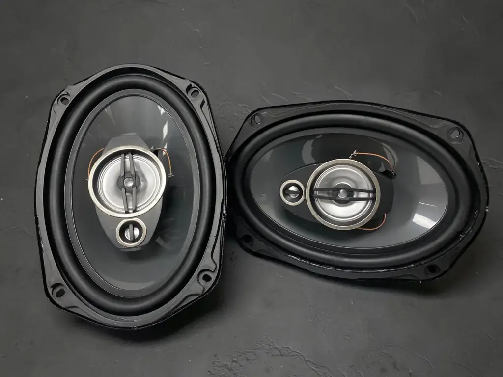 Ice Power Ips-697 3-Way Speaker. "6X9" - View 3