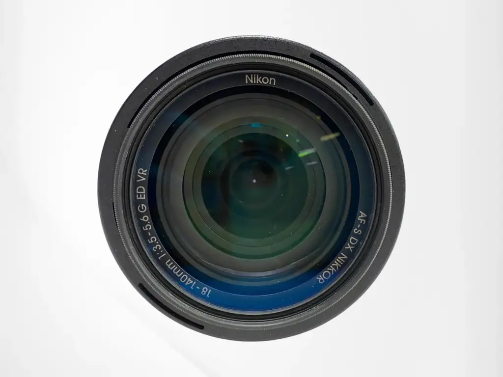 Nikon Af-S Dx Nikkor 18-140Mm F/3.5-5.6G Ed Vr Camera Lens.