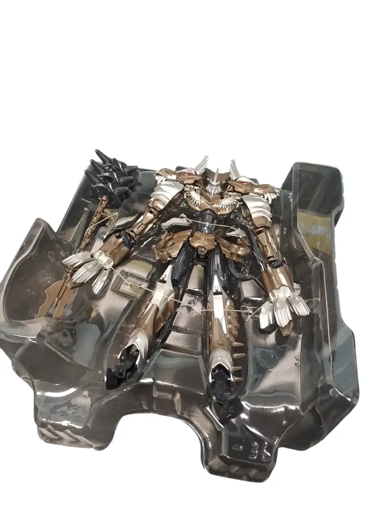 Change Robot: The Ultimate Knight