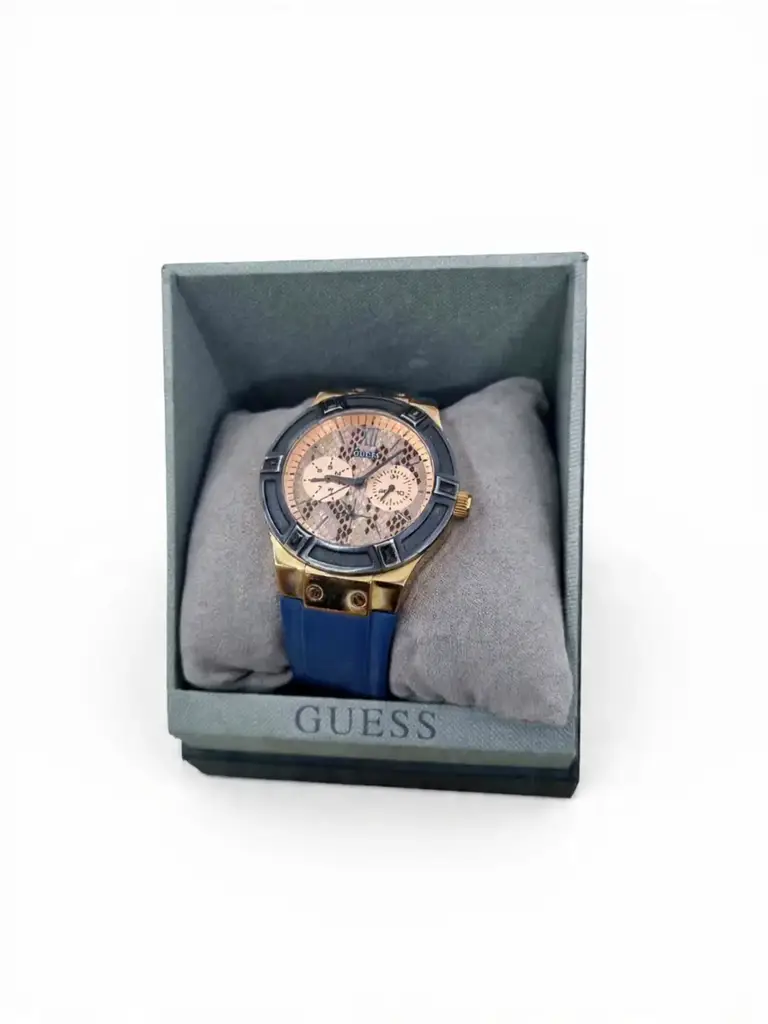 Guess W0289l4 Ladie's Watch