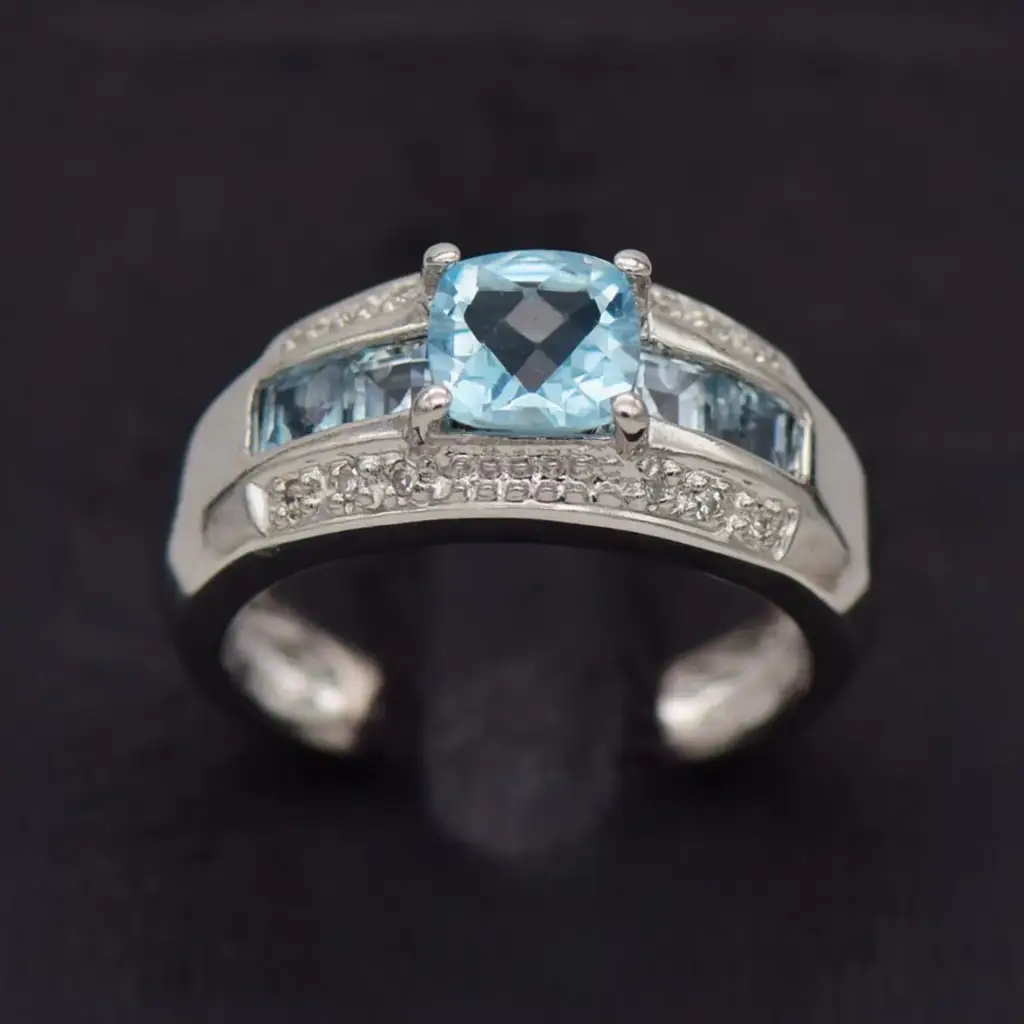 9ct White Gold Dress Ring