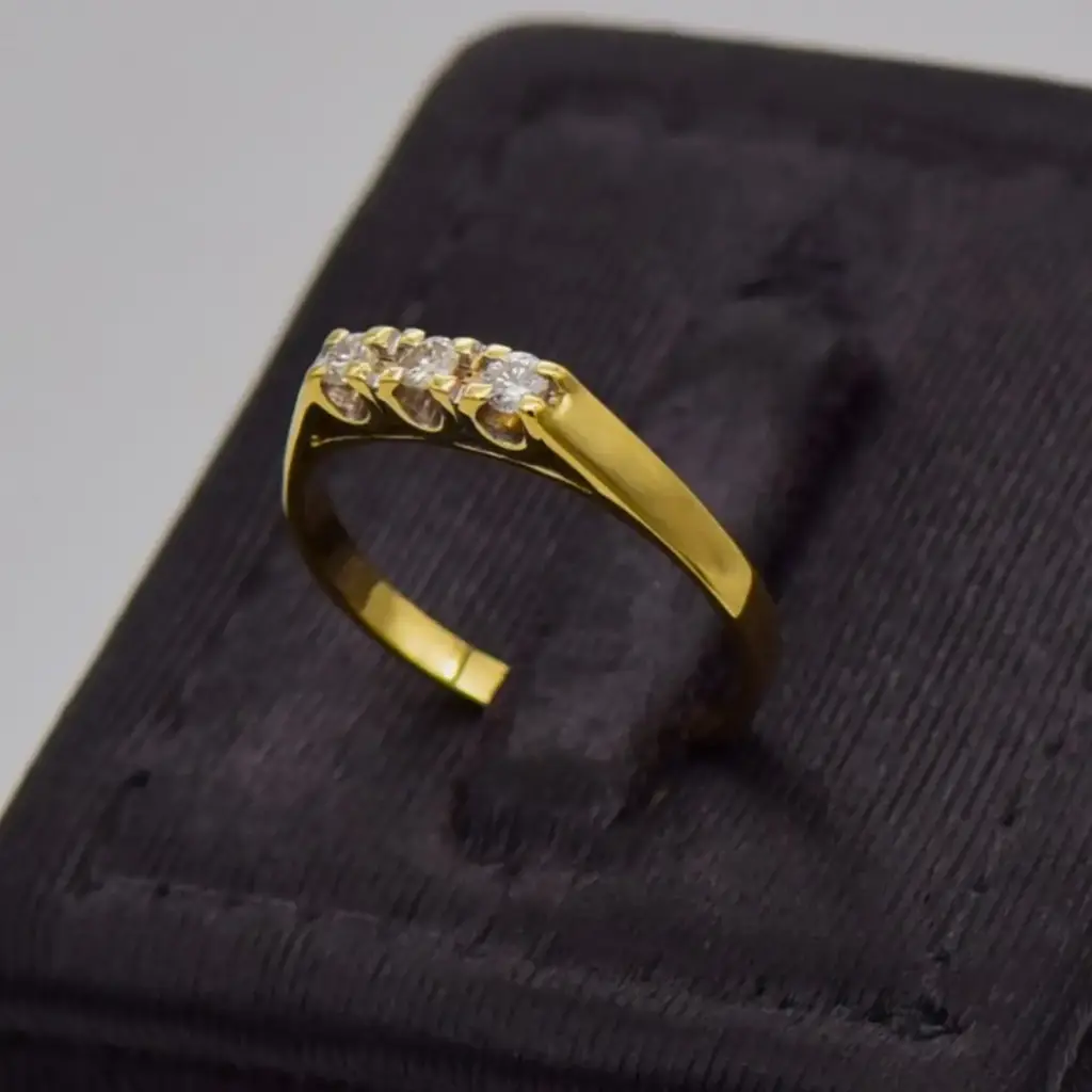 18ct Yellow Gold Ring 3-Stone - View 3