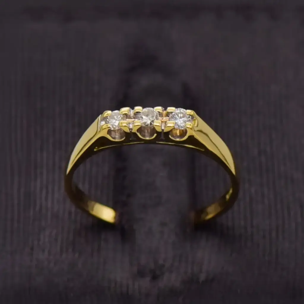 18ct Yellow Gold Ring 3-Stone