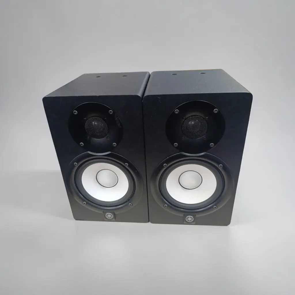 Yamaha H551- Monitor Speakers - View 2
