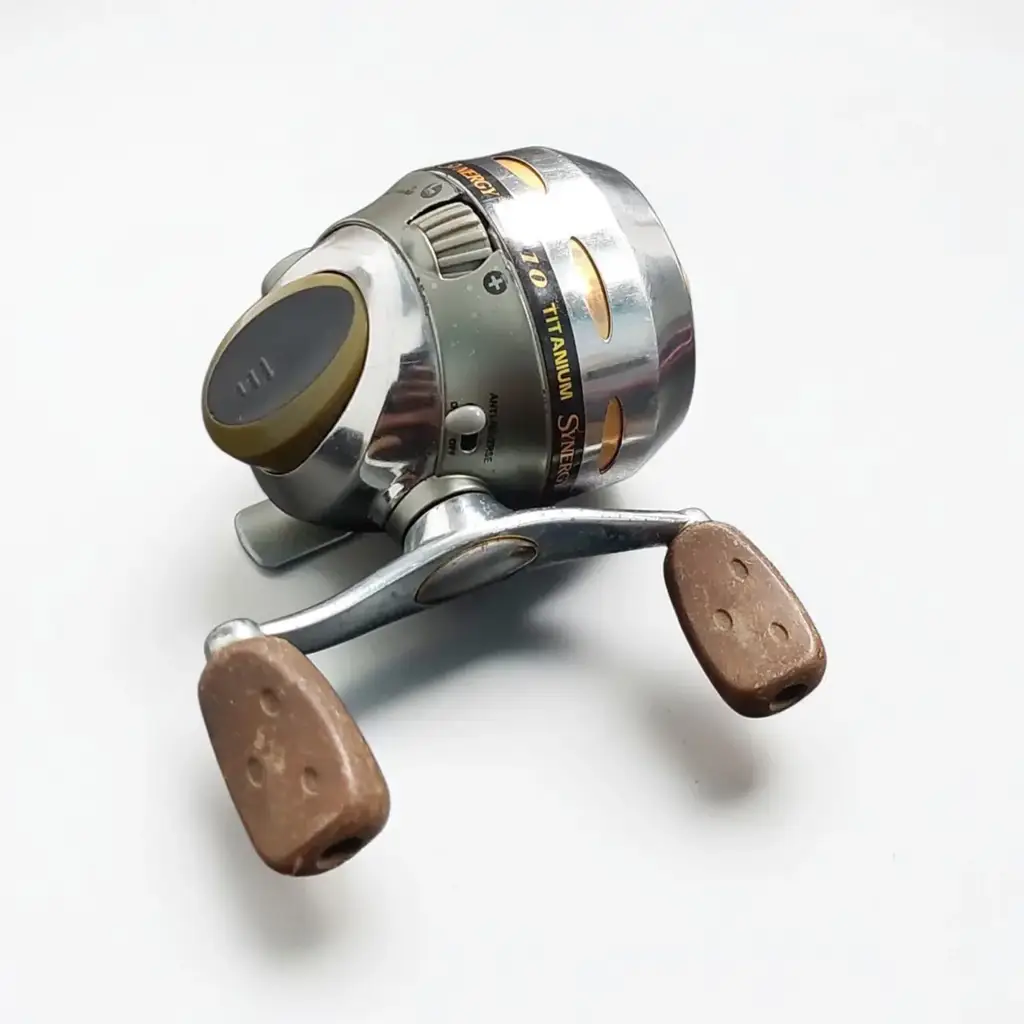 Shakespeare Synergy Ti 10 Titan Spincast Reel - View 2