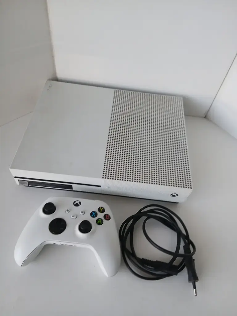 Xbox One S 1681 Gaming Console