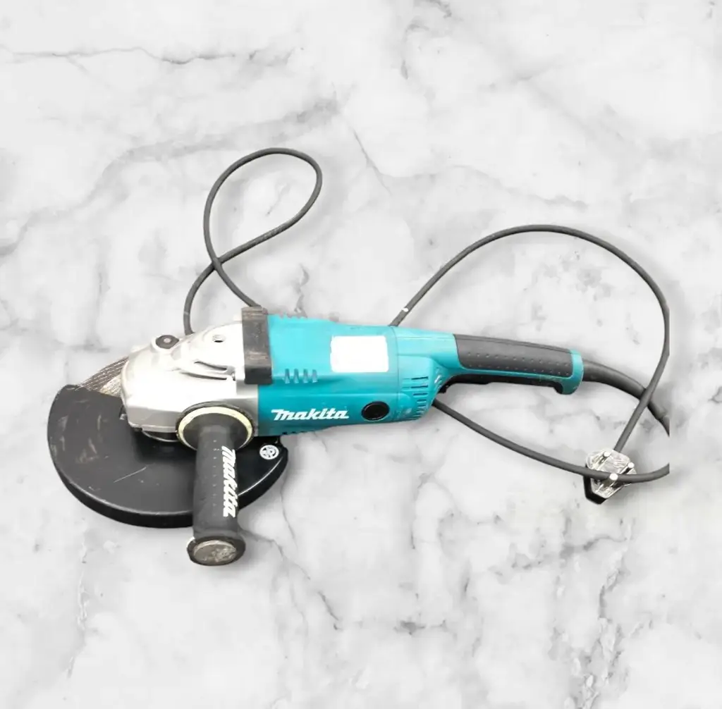 Makita Ga9020