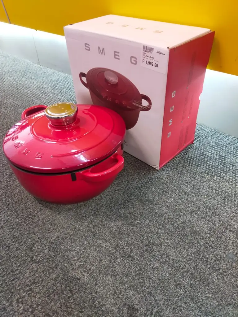 Smeg 24Cm Cast Iron Casserole - View 2