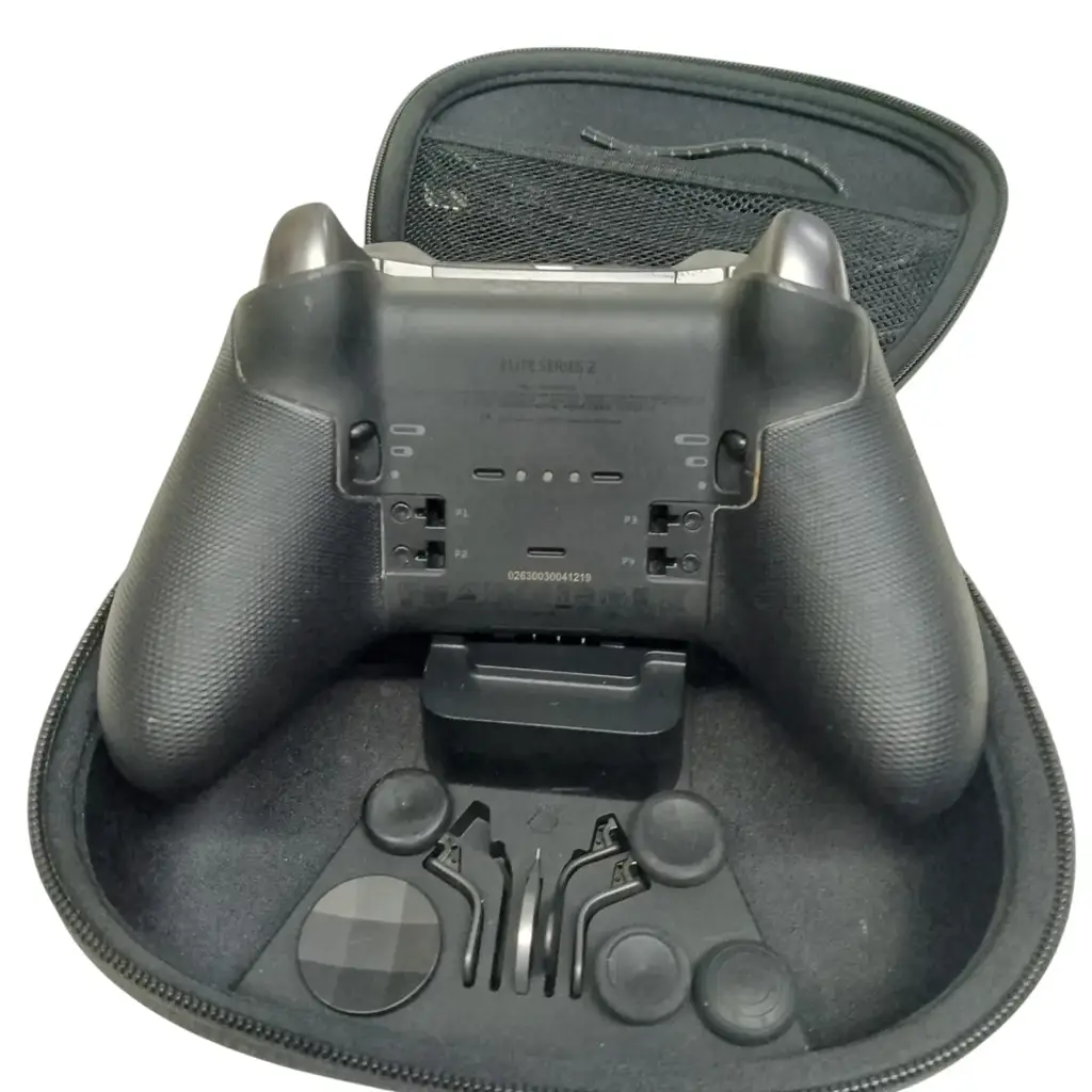 Xbox One Elite Series 2 - View 2