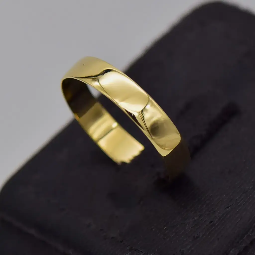 9ct Yellow Gold Wedding Band Plain - View 3