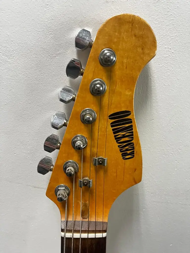 Crescendo Electric Guitar White 6 String - View 3