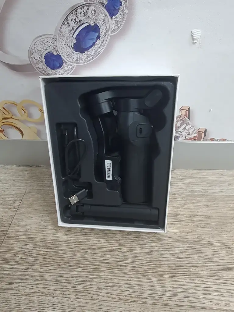 L9 Lite 3-Axis Foldable Gimbal Stabilizer – Smartphone Compatible | Remote Control + Usb Charging - View 3