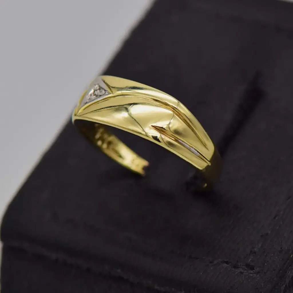 9Ct Yellow Gold Men's Ring - View 3