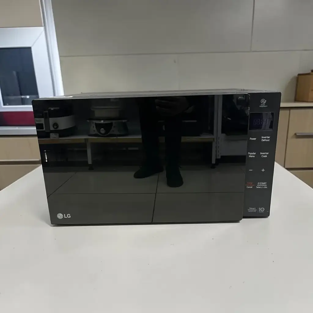 Lg 42L Neochef Smart Inverter Solo Microwave Oven In Black Finish Ms4235gis