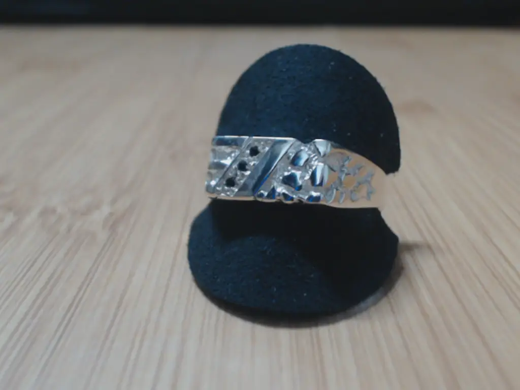 Sterling Silver 925 Men’S Patterned Rectangle Wedge Ring With 3 Small Black Stones (Size U)