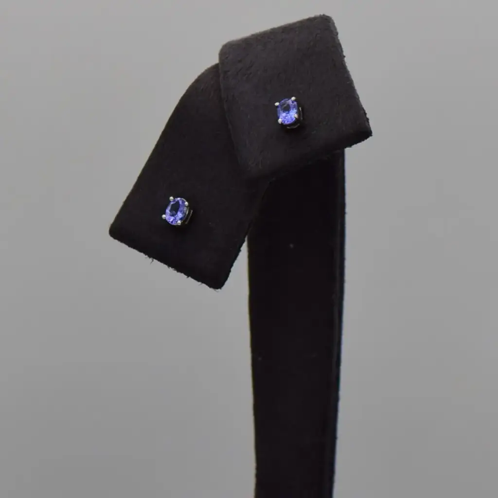 9ct White Gold Stud Earrings