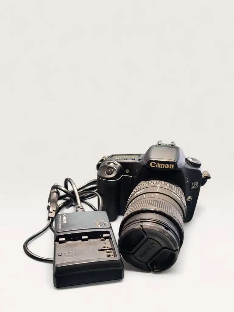 Canon Eos 30D Digital Camera + Sigma 55‑200Mm F/4‑5.6 Dc Lens - View 4
