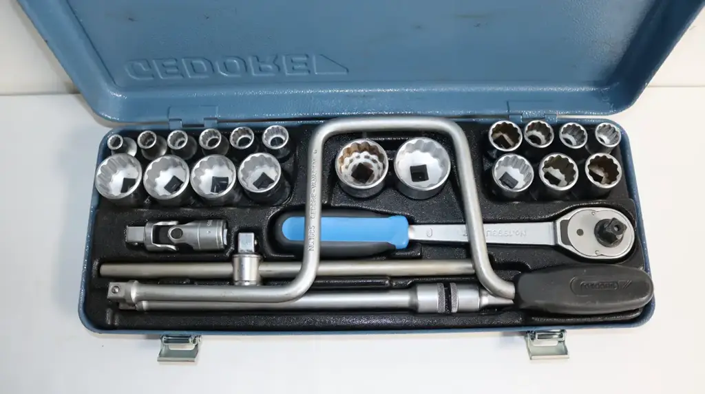 Gedore D19 25-Piece 1/2" Drive Socket Set - View 3