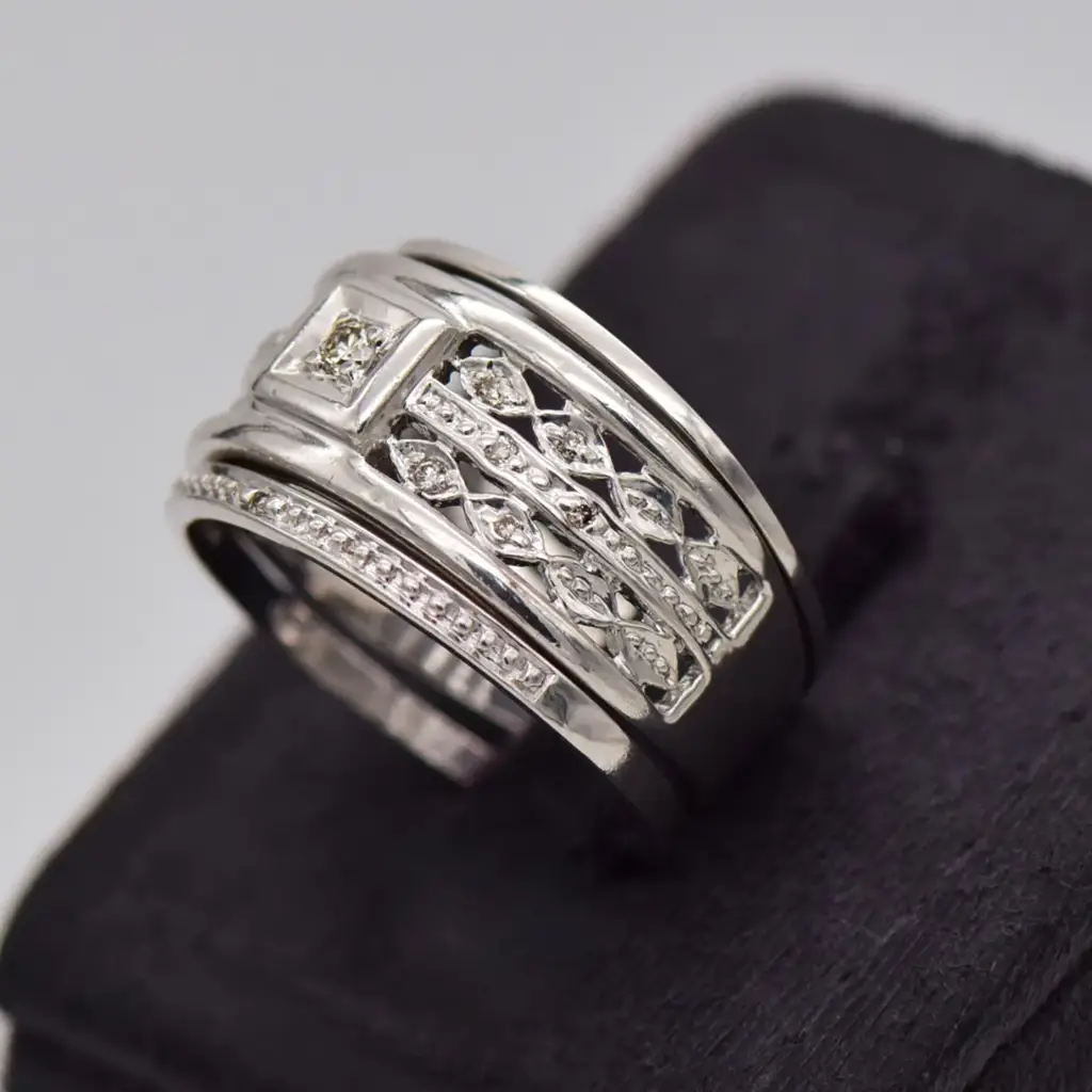 9ct Yellow Gold Trip Set Ring - View 3