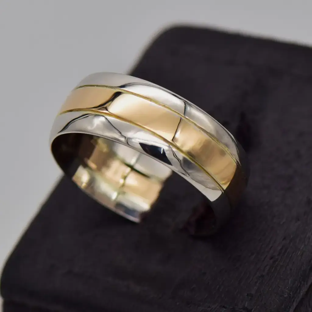 9Ct Two Tone Wedding Band Patterned - View 3