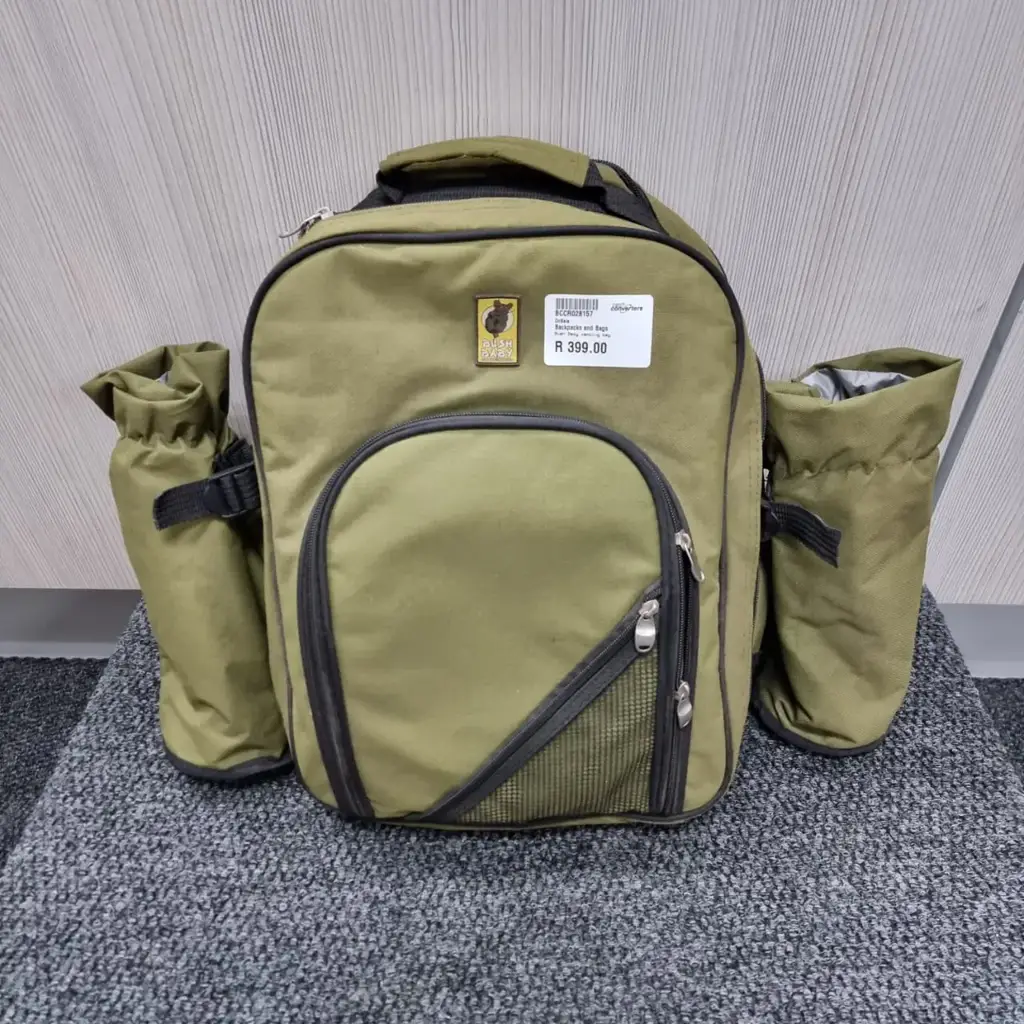 4-Person Picnic Backpack Set