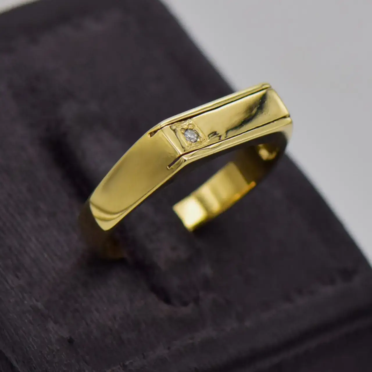 9ct Yellow Gold Men's Ring - View 2