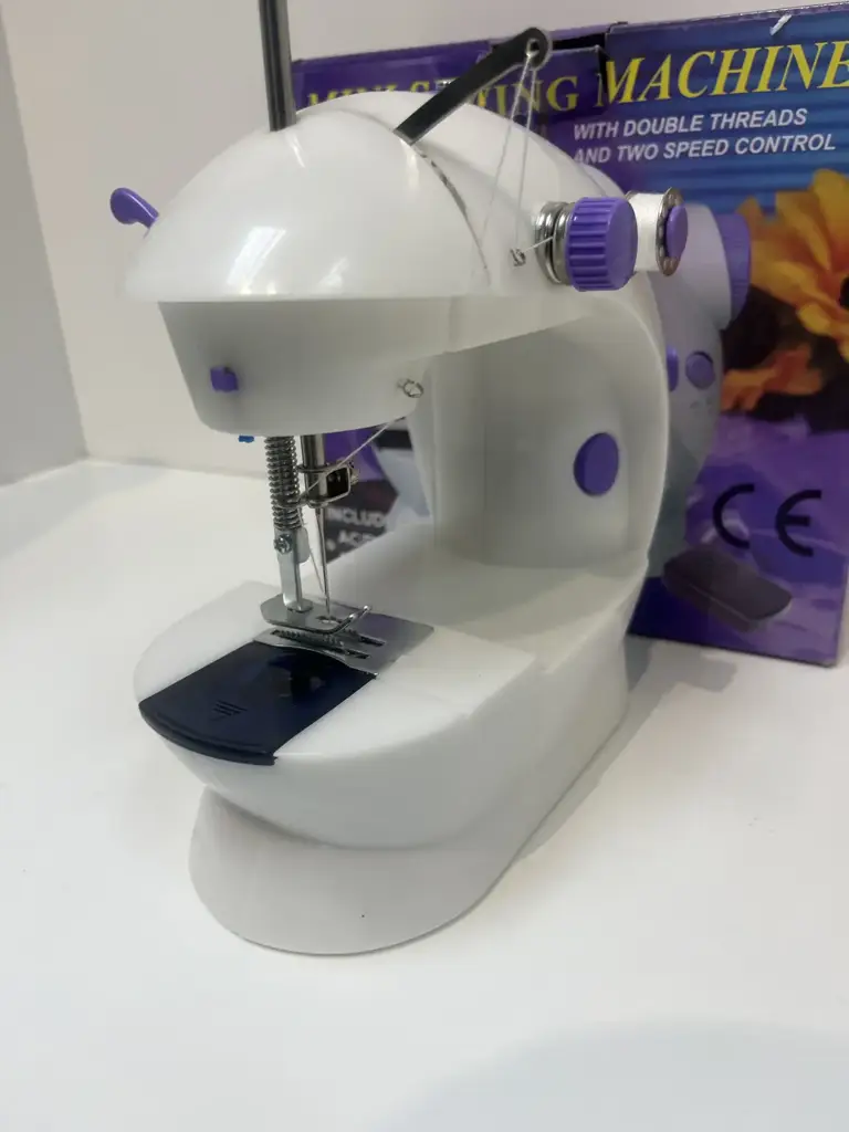 Mini Sewing Machine Sm-202A Sewing Machine Electric Sewing Machine - View 2