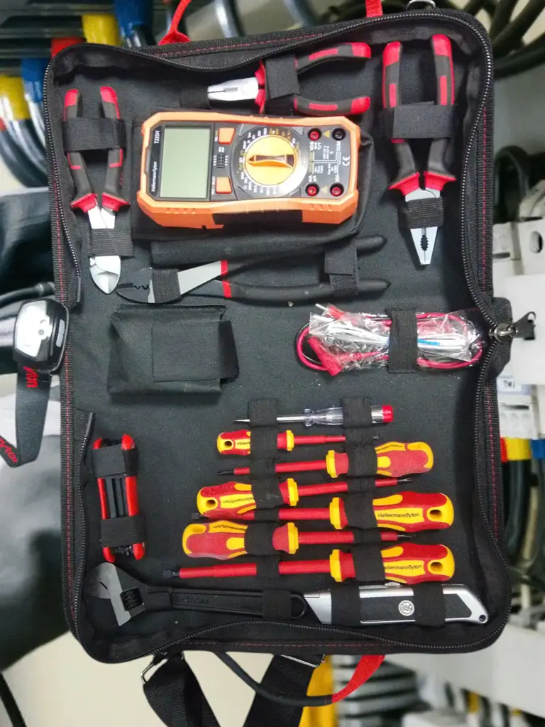 Hellermanntyton Eleckt 16-Piece Electrical Tool Kit