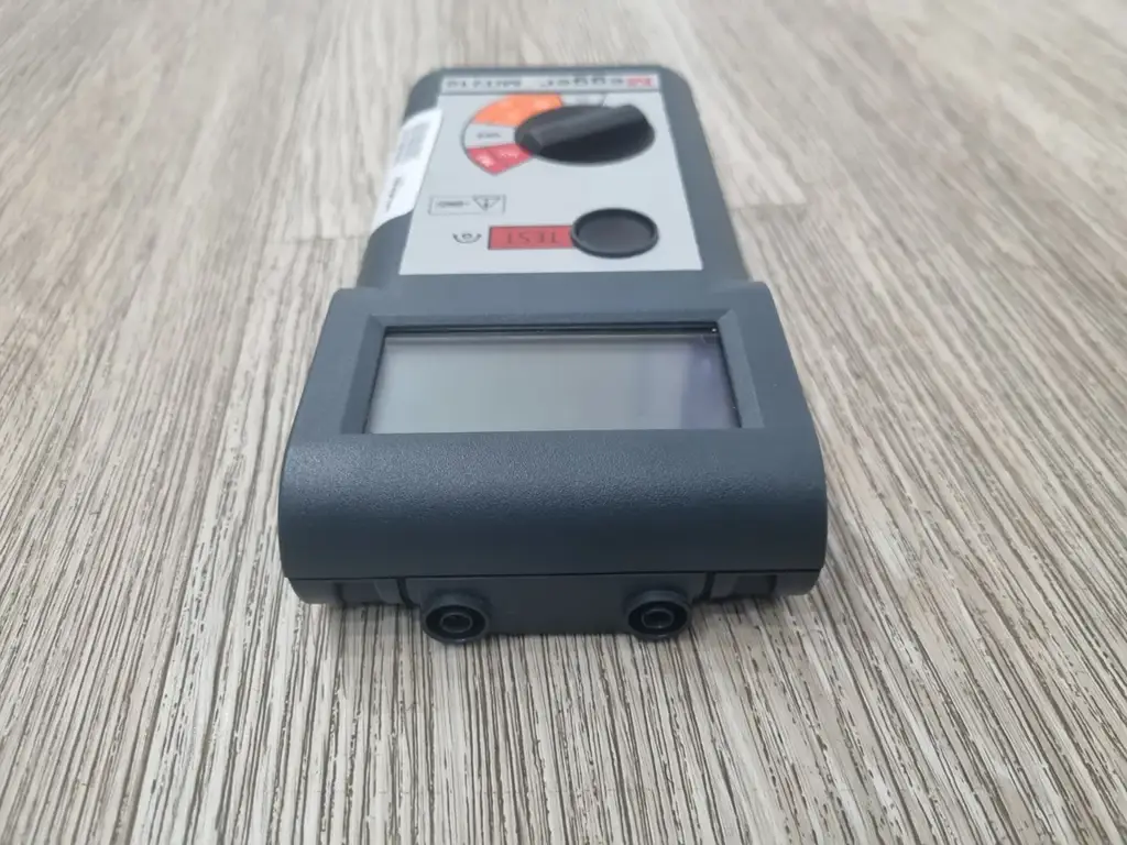 Megger Mit210-En 1000V Digital/Analog Insulation And Continuity Tester - View 3