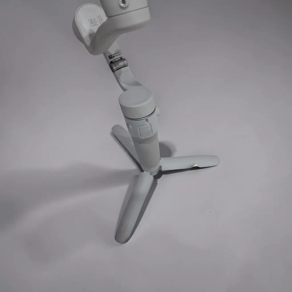 Dji Mobile 6 Tripod - View 2