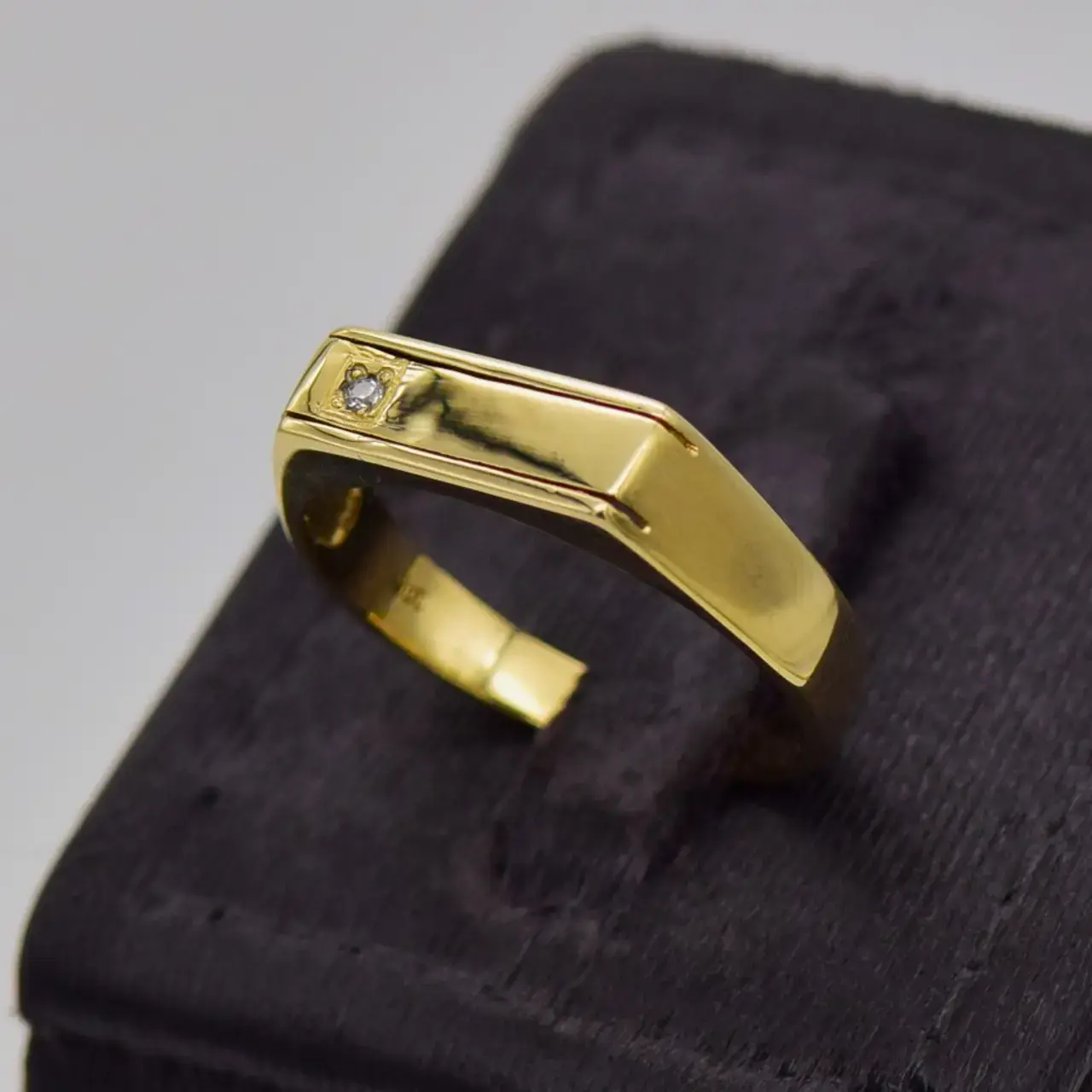 9ct Yellow Gold Men's Ring - View 3