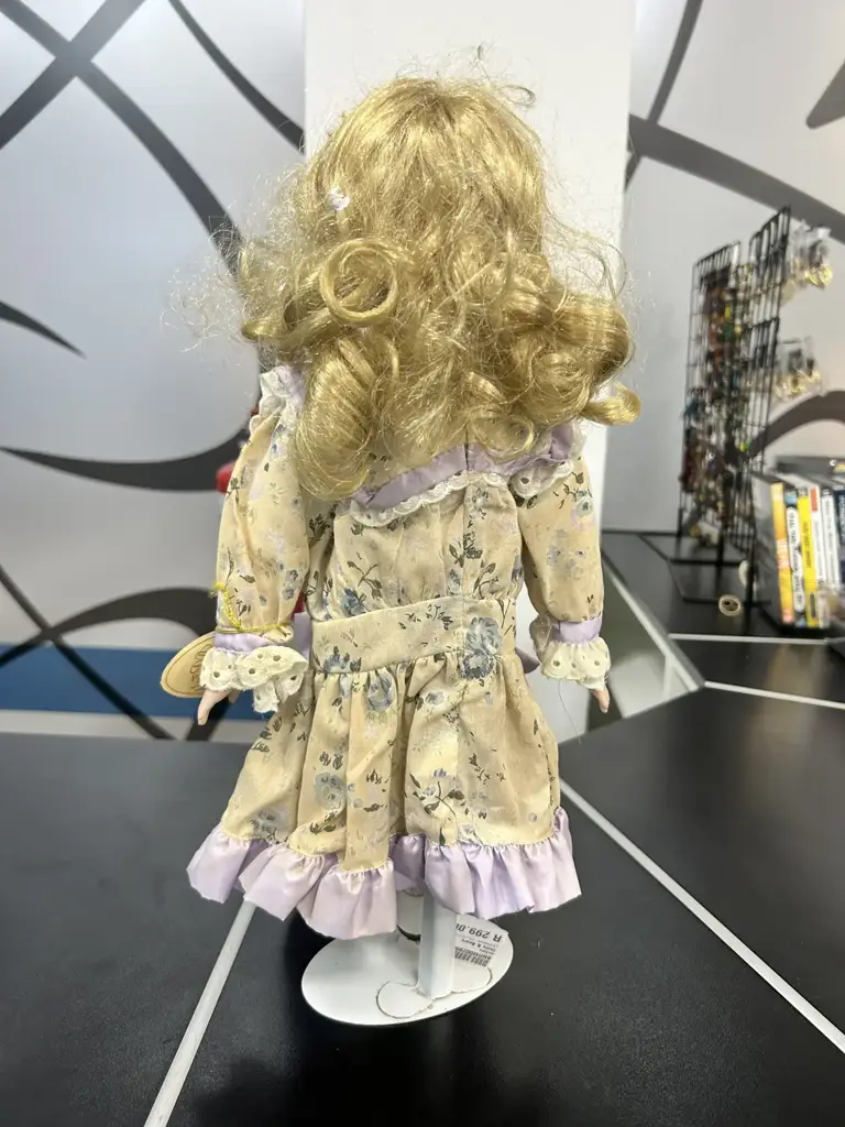Leonardo Collection – Porcelain Doll - View 3