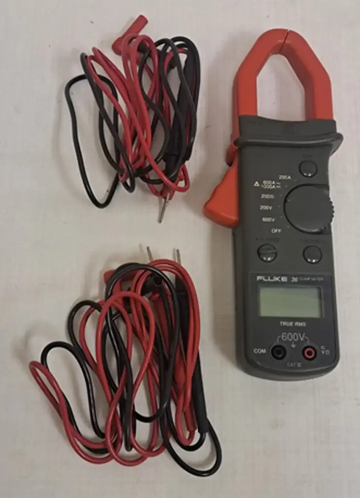 Fluke 36 Clamp Meter - View 2