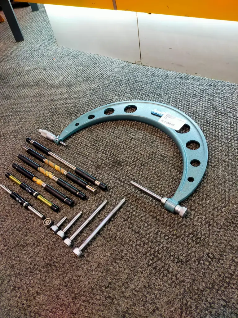 Mututoyo No.104-136 Caliper - View 3