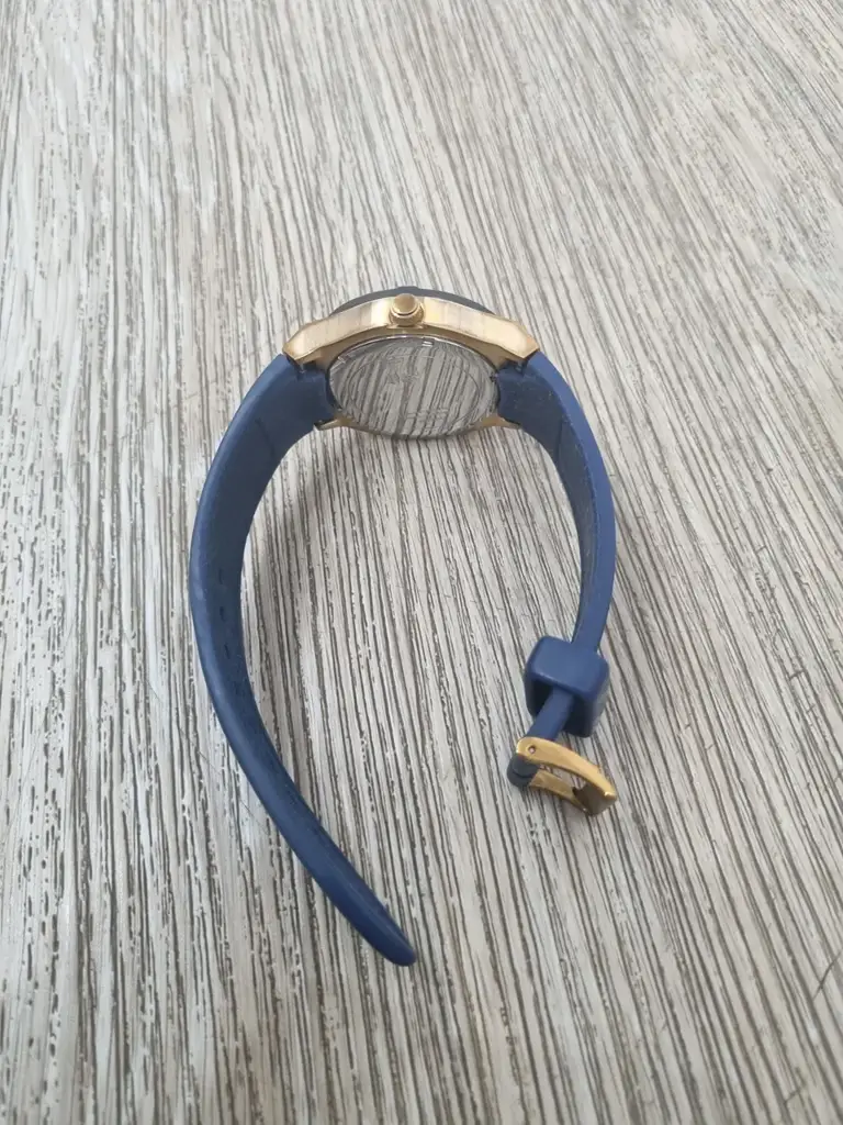 Guess W0289l4 Ladie's Watch - View 3
