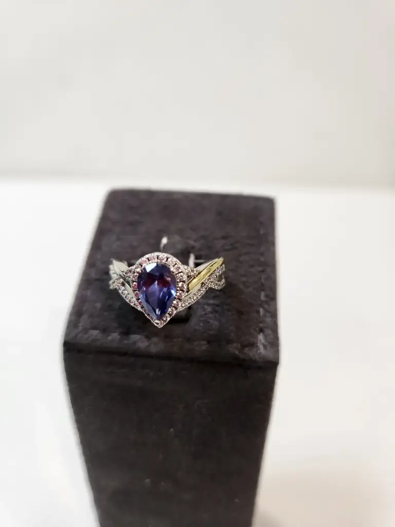 Sterling Silver Pear-Cut Cubic Center Stone Ring