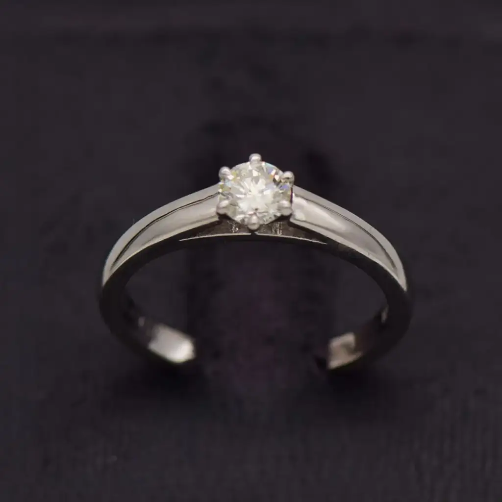 18ct White Gold Engagement Ring
