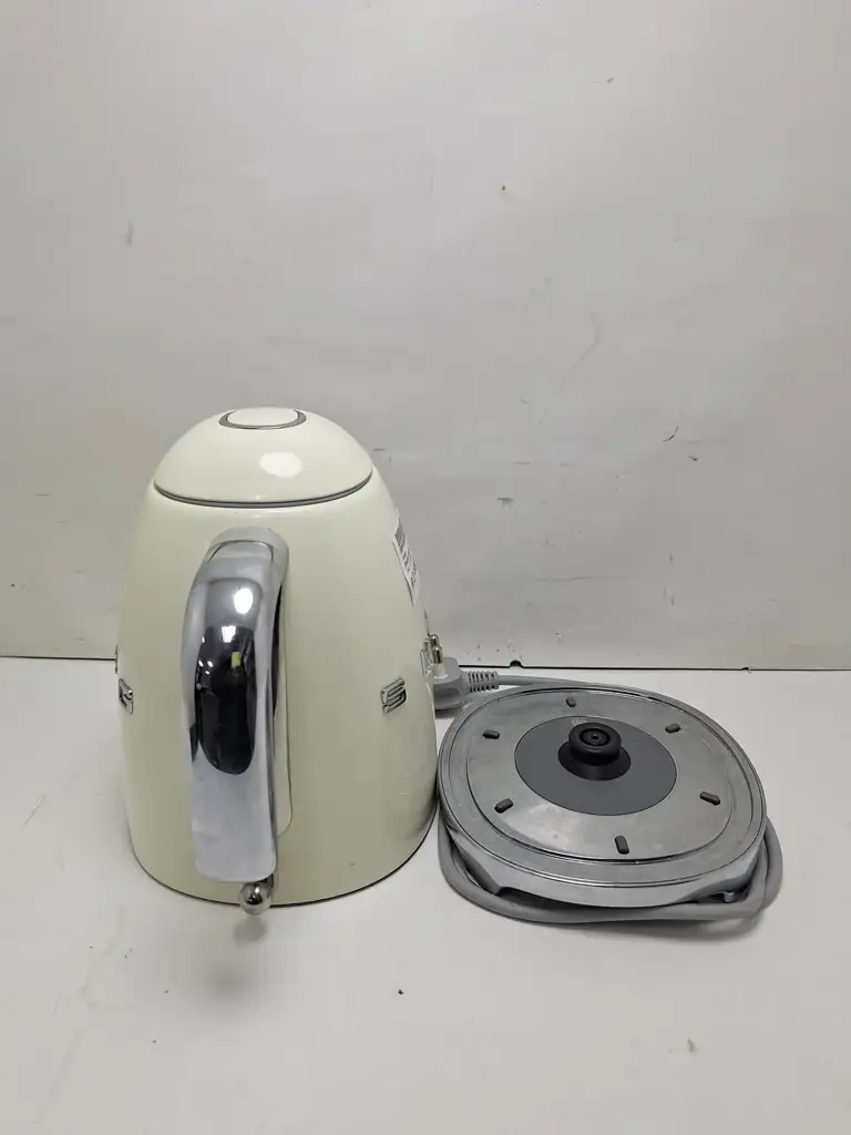 Smeg Electric Kettle | Model: Klf03crsa | - View 3